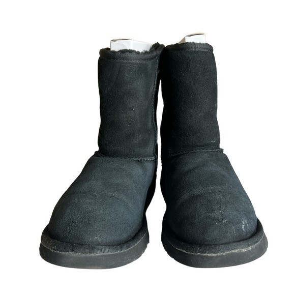 UGG black sheepskin  classic short II boot US 8 - Picture 3 of 16